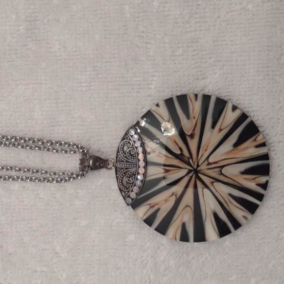 3 Necklases - Picture 6 of 7